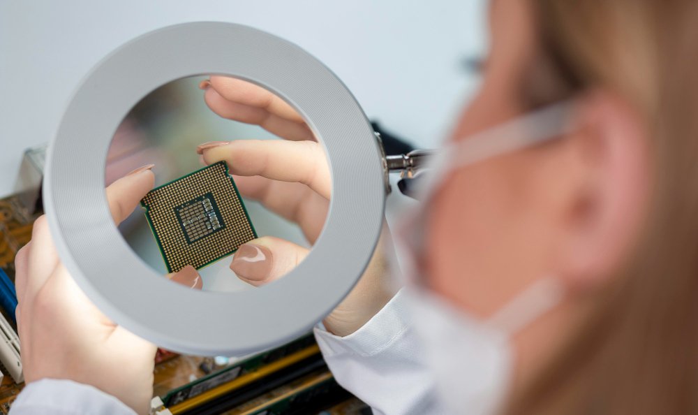 Semiconductor Investment Reshapes Global Technology Supply Chains